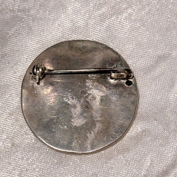 Vintage Mexican 925 Silver Round Brooch with Engraved Tropical Design - Picture 2 of 5